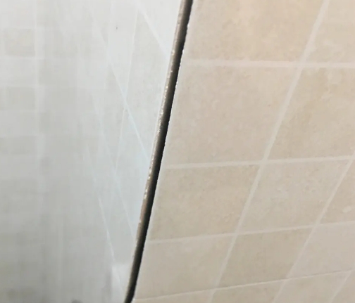 永兴瓷砖空鼓维修公司分享阳台瓷砖脱落的修复过程可以分为以下几个步骤